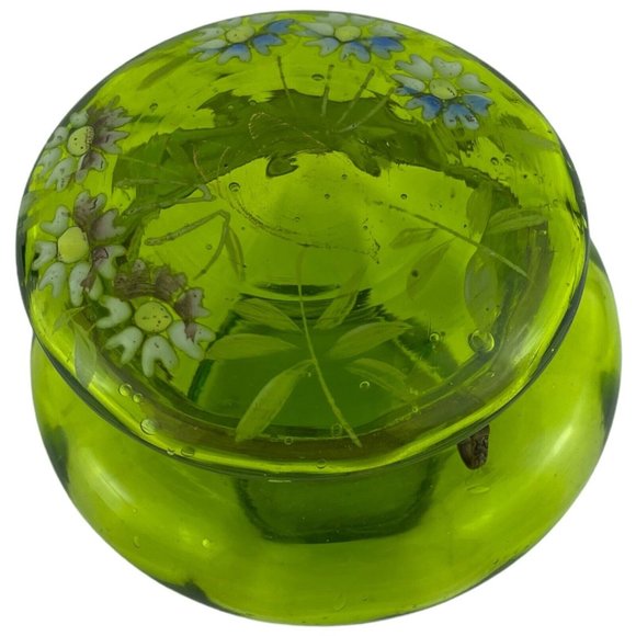 Victorian Green Glass Enamelled Dresser Box Powder Trinket Daisies - Picture 3 of 9